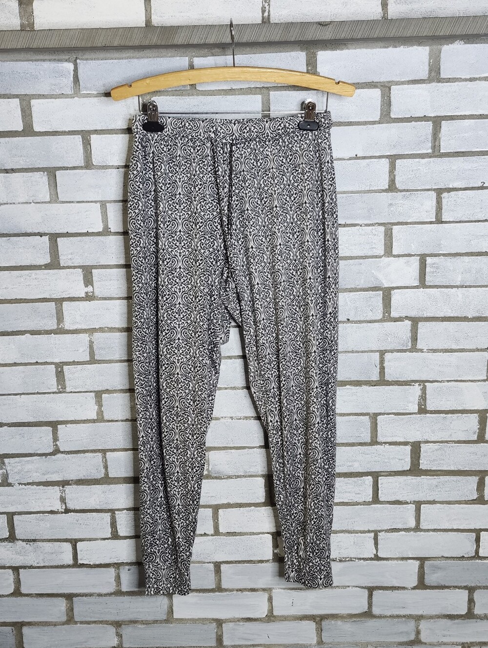 • Tahari Womens Pajama Pants Size M Gray Black Paisley Jogger Lounge Bottoms